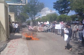 Penanganan bencana Aceh dinilai masih lamban, mahasiswa geruduk DPRA