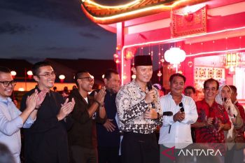 AHY salurkan Bansos hasil lelang lukisan Kuda Api