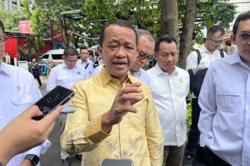 Menteri Bahlil jamin harga Pertalite tak naik meski minyak dunia tembus 118 dolar AS