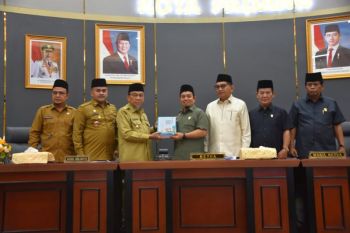 Bentuk akuntabilitas, Wawako Maigus Nasir sampaikan nota LKPJ 2025 dalam paripurna DPRD