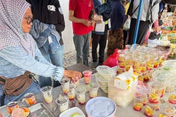 Saat berburu takjil jadi ruang toleransi di Maluku