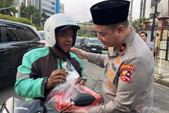 Polri bersama jurnalis bagikan 1.500 takjil bagi masyarakat