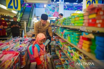 Wali Kota Bogor dampingi puluhan anak yatim belanja baju Lebaran