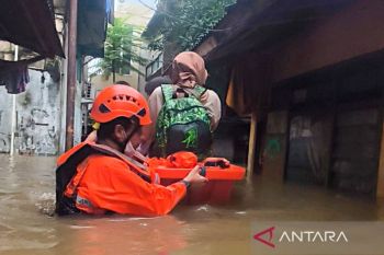 Banjir di Jakarta masih rendam 16 RT dan dua jalan hingga Senin pagi