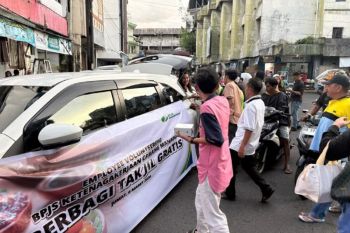 BPJS Ketenagakerjaan bagikan takjil gratis untuk masyarakat Manado
