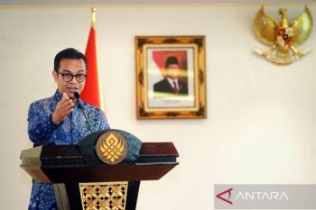 Wamenkomdigi tegaskan kendali manusia jadi standar utama tata kelola AI