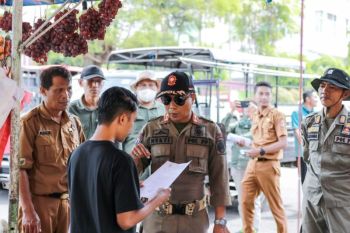Pemkab Jember tertibkan spanduk-lapak wujudkan gerakan ASRI