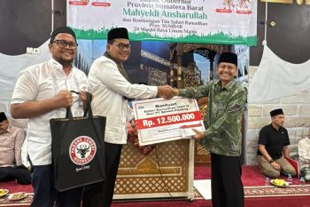 Safari Ramadan Pemprov Sumbar di Ring Satu Perusahaan, PT Semen Padang salurkan bantuan untuk Masjid Raya Limau Manis
