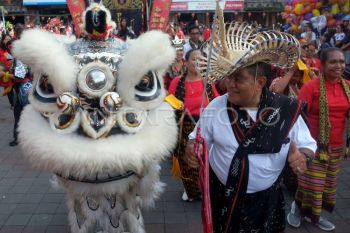 Parade budaya harmoni antar umat beragama