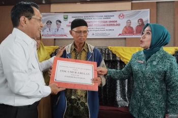 Padang Pariaman salurkan bantuan dari DPR untuk 250 UMKM terdampak bencana