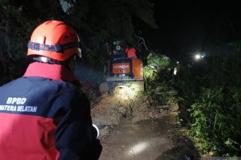 Akses jalan Desa Pulau Beringin Utara di OKU Selatan kembali normal setelah tertutup tanah longsor