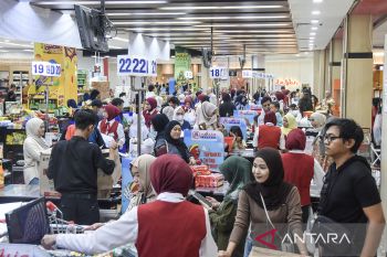 Lonjakan pengunjung jelang Lebaran di pusat perbelanjaan