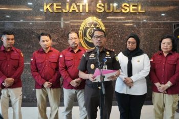 Kejati Sulsel tahan ASN DTPHBun Sulsel kasus korupsi nanas