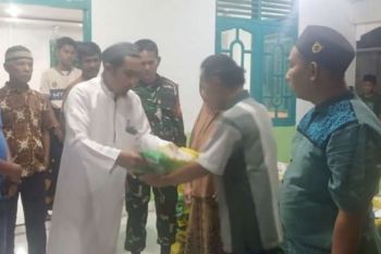 Pemerintah desa pulau terluar salurkan ratusan sak beras kepada warga