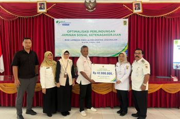 Optimalisasi perlindungan BPJS Ketenagakerjaan, Dispermasdes Klaten serahkan santunan jaminan kematian Rp42 Juta