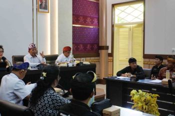 Bupati Buleleng minta para pengusaha ikut bantu korban bencana banjir