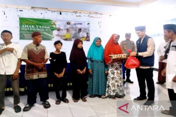 PWI Dompu bersama PT STM salurkan santunan bagi anak yatim dan duafa