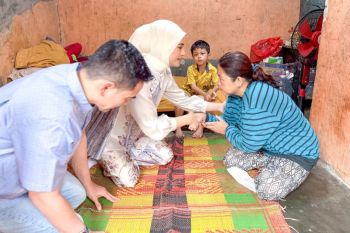 Putri Zulkifli Hasan kunjungi rumah korban banjir di Bandarlampung