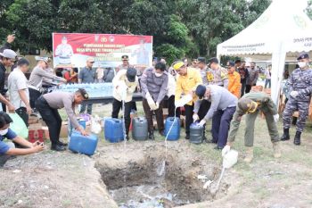 Polres Parimo musnahkan ratusan liter miras hasil Operasi Pekat