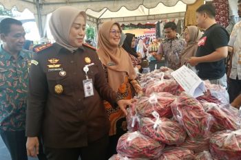 Kejari Pasaman Barat sediakan kebutuhan pokok murah bagi masyarakat