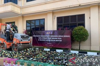 Polda Banten musnahkan 7.733 botol miras hasil operasi pekat