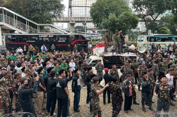 Banser mendatangi KPK di tengah pemeriksaan Yaqut sebagai tersangka