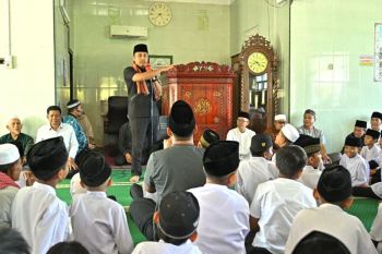 Safari Ramadan di Sijunjung, Wagub Vasko serahkan bantuan Rp25 juta untuk Masjid Al-Ikhlas