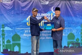 Puluhan ribu warga terima bantuan sembako dari PT Pelindo