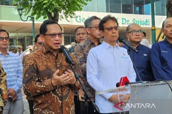 Indonesia moves Sumatran victim evacuees from tents before Eid al-Fitr