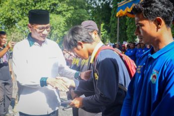 Pemkot Mataram menyalurkan bantuan Lebaran kepada 2.411 satgas