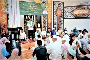 Bupati Barut buka puasa di Masjid Arafah untuk dengarkan aspirasi warga