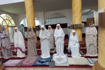 Beragam peribadatan warnai malam ganjil sepuluh hari akhir Ramadhan