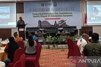 Pemkab Mappi melepas 16 calon mahasiswa penerima beasiswa program ADIK