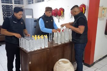 Satpol PP Probolinggo sita miras dari toko dekat ponpes