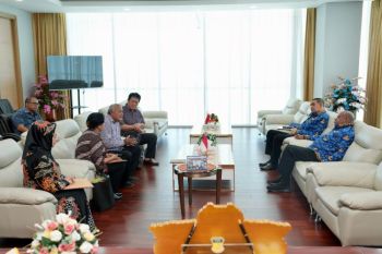 Jalan setapak Gubernur Lukas Enembe menuju Vanimo