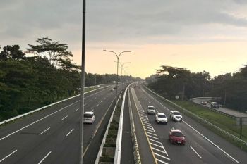 Arus lalu lintas di Jalan Tol Cipali masih lancar pada Jumat
