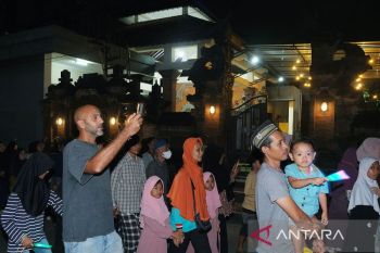 Di antara sunyi dan takbir