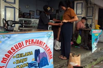 Jasa permak pakaian jelang Lebaran di Tulungagung