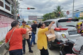 Jurnalis Kabupaten Jayapura bagi 200 takjil Ramadhan bagi masyarakat