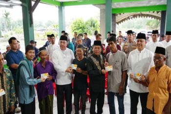 Bupati Kapuas salurkan Kartu Huma Betang Sejahtera kepada warga Mantangai