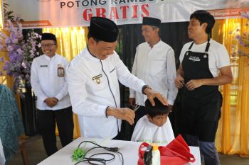 Wabup HSS buka "Jumat Ganteng Potong Rambut Gratis " DMI