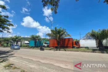 Tunggu masuk Pelabuhan Ciwandan, antrean truk tujuan Sumatera mengular