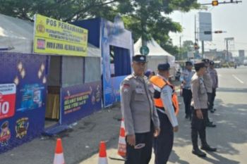 Polres Karawang siagakan puluhan personel di titik perbatasan wilayah Bekasi