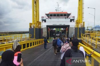 ASDP Tanjungkalian Babel layani 927 penumpang menuju Sumatra