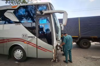 Tabrakan Beruntun 4 Kendaraan di Rancaekek: Bus Budiman Seruduk Elf Hingga Truk!
