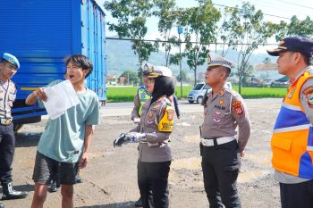 Truk besar yang beroperasi di jalur mudik wilayah Garut ditertibkan