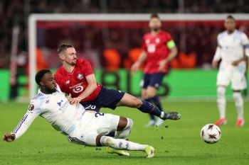 Aston Villa siapkan bek kanan muda untuk hadapi MU