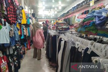 Jelang Lebaran, pedagang pakaian di Simeulue sepi pembeli