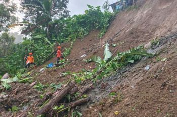 Satu orang meninggal dunia akibat longsor di Blitar