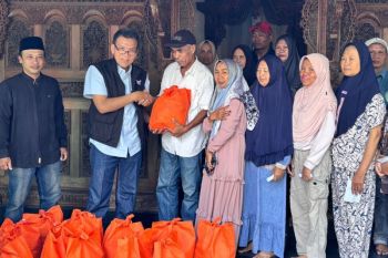 Ribuan warga Kudus terima paket sembako jelang Lebaran 2026